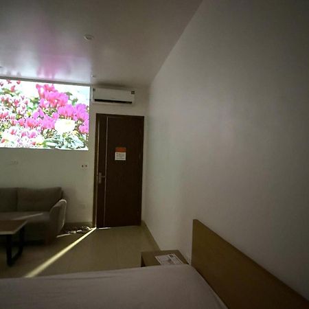 Era Apartment Tran Thai Tong Hanoi Buitenkant foto