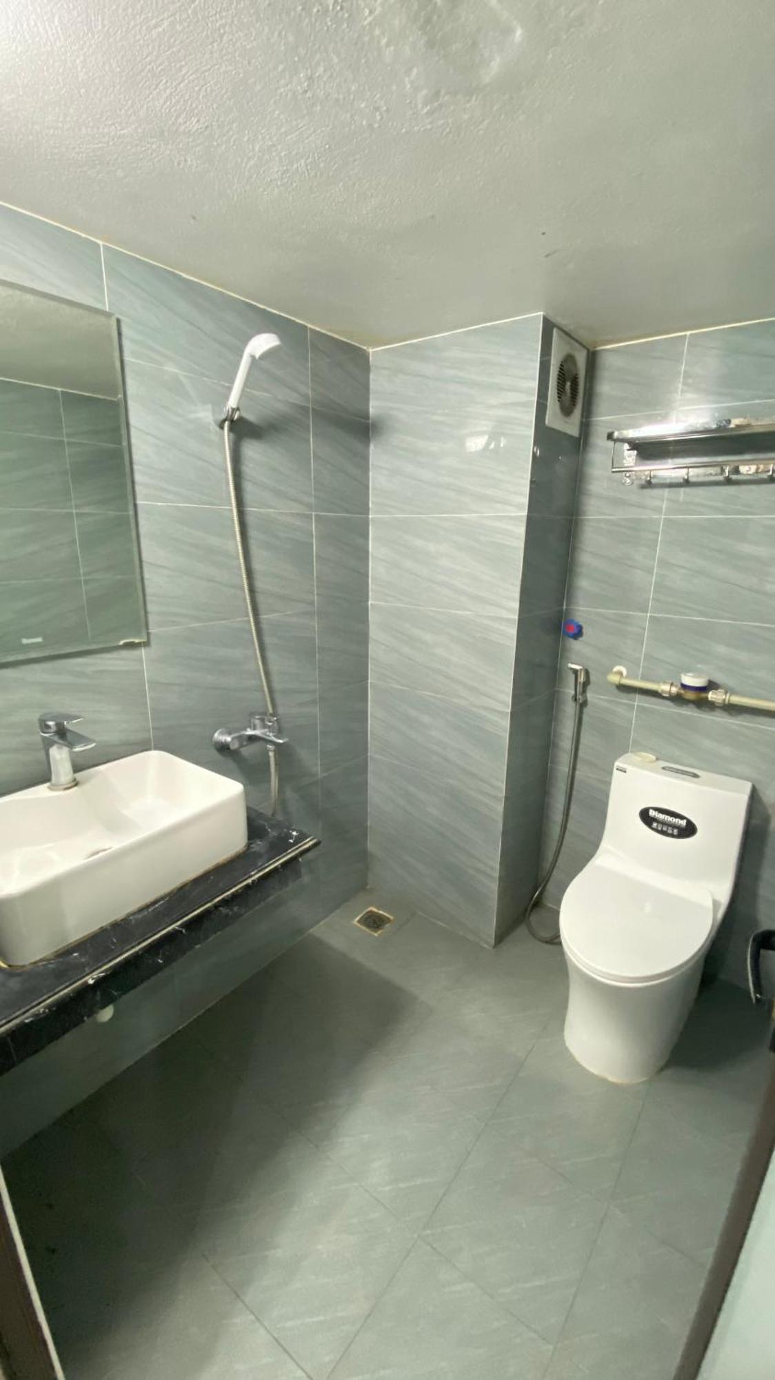 Era Apartment Tran Thai Tong Hanoi Buitenkant foto